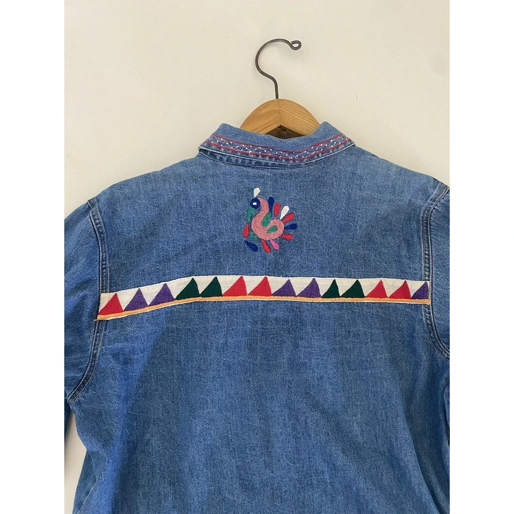 Chicos Denim Jacket Sz 1 Embellished Embroidered Birds & Floral Buffalo Button - Picture 14 of 16